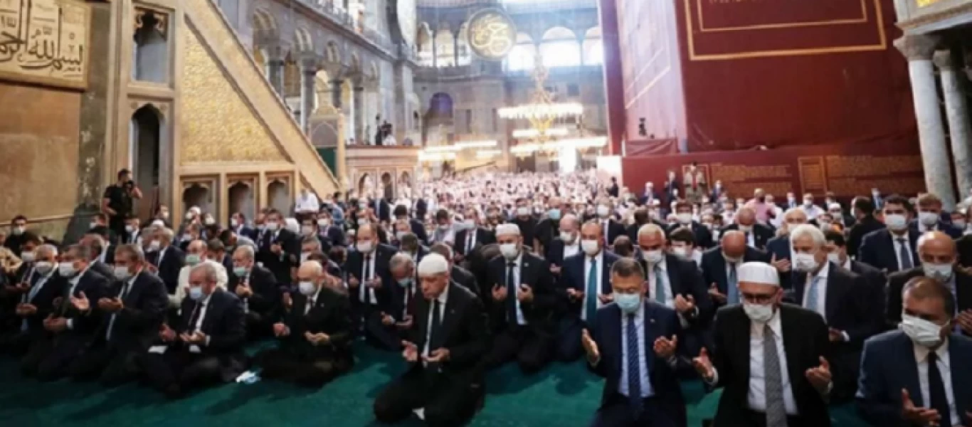 Με στελέχη του κόμματος ο Ερντογάν στην πρώτη προσευχή στην Αγία Σοφία